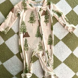 Angel Dear Cabin & Trees 2-way zipper footie